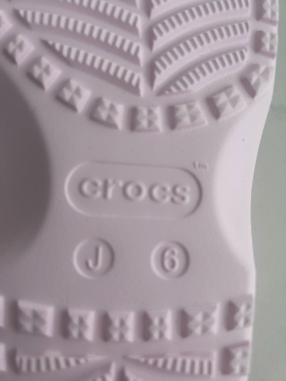 CROCS Women's Classic Floral Cutout Clog in Light Pink Size 6 NWT - Picture 11 of 11